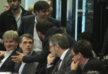 El bloque de los gobernadores se suma al pedido de citar a Caputo