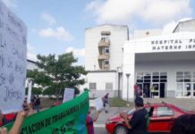 Trabajadores del materno piden igual aumento que los médicos