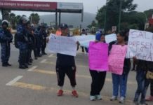 Bagayeros se manifiestan en el expeaje Aunor
