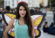 Militante travesti le contesta a Grabois: “el travestismo es lucha”