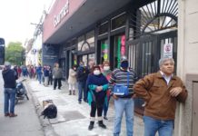 Sigue el amontonamiento en bancos y correos