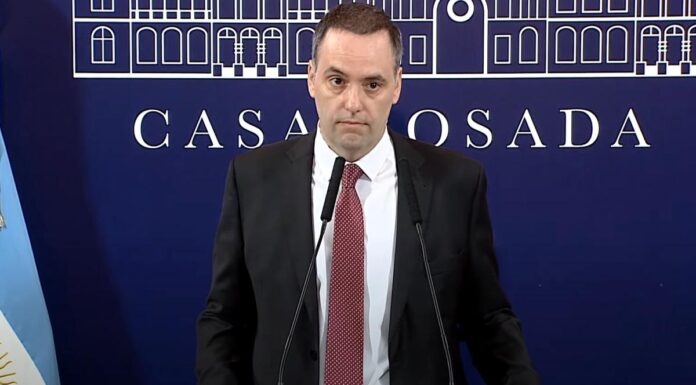 Fin: renunció Manuel Adorni a la Jefatura de Gabinete