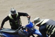 Prisión a «pasador» que llevaba una moto a la frontera