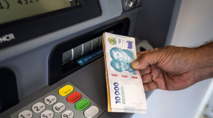Tucumán: el banco Macro no hará descuentos a los estatales endeudados