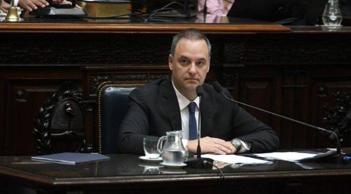Adorni aseguró que no renunciará
