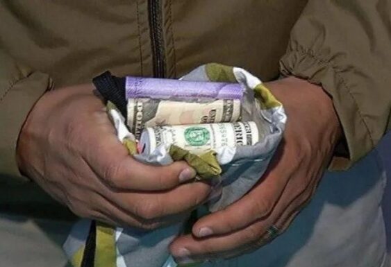 Cuento del tío: El truco del dinero encontrado