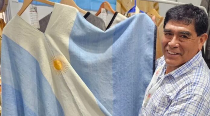 Tejedor de ponchos salteños viajó hasta Japón