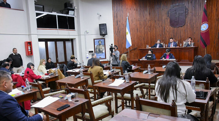 El concejo reaviva el reclamo para bajar el impuesto a los combustibles