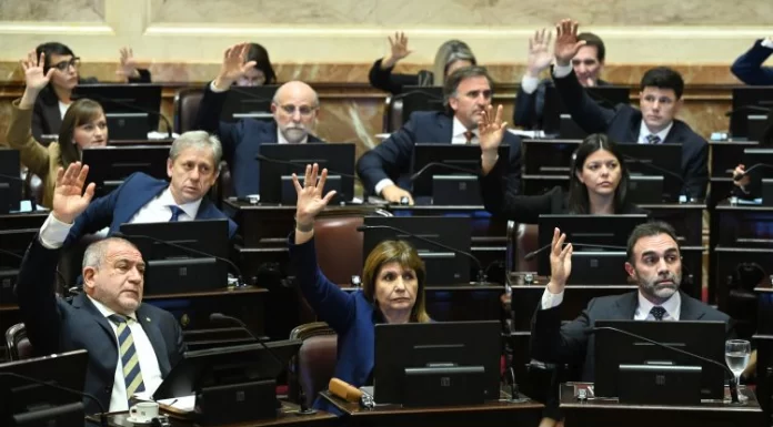 El gobierno busca que dólares en negro ingresen al sistema financiero