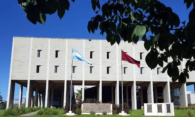 Investigan a profesor por acosar a 4 alumnas